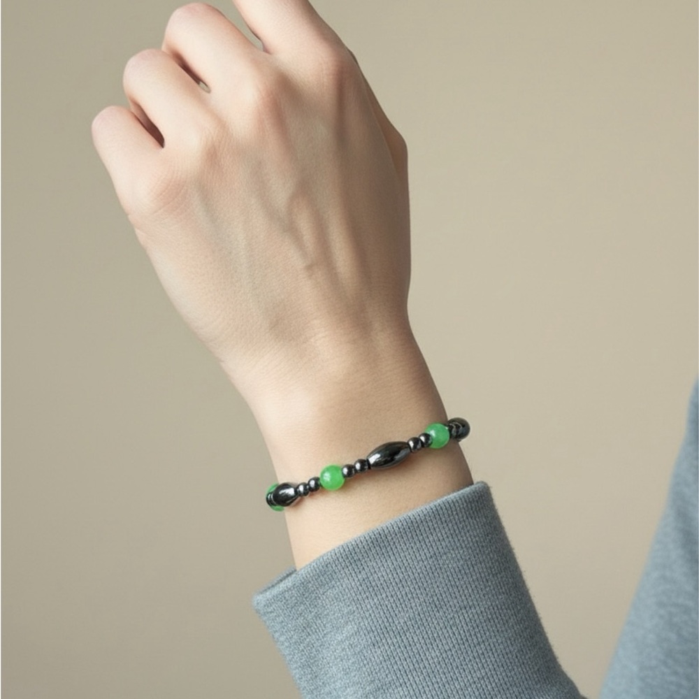 Elegant Green Jade and Black Hematite Beaded Bracelet